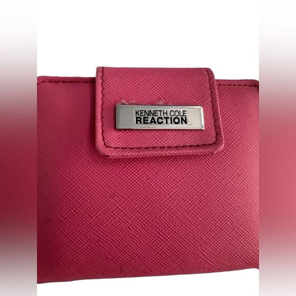 Kenneth Cole Reaction Key Chain Wallet - Picture 2 of 9